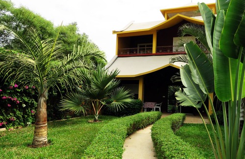 Thies Nord Villa | NIANING: Villa amueblada 100 m del mar