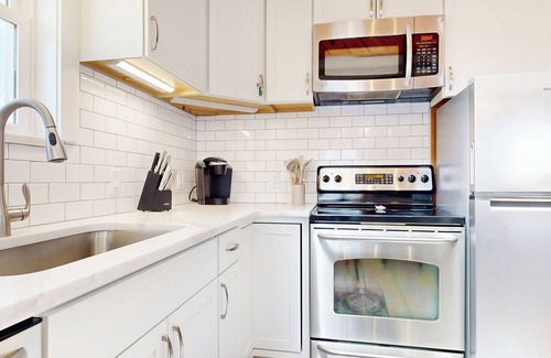 Pine Point Casa | Niblet Cottage by Bayley Vacation Rentals