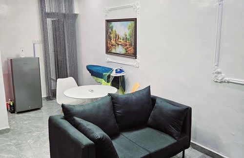 Alimosho Apartamento | Nice 1 bedroom Pent House area of an apartment..Having it own separate entrance