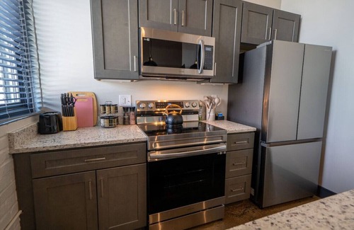Buchanan Apartamento | Nice 1BR King Bed Apartment: Brewery|River|Downtown