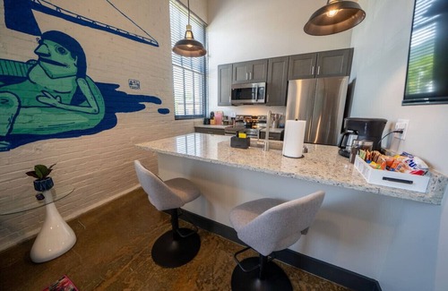 Buchanan Apartamento | Nice 1BR King Bed Apartment: Brewery|River|Downtown