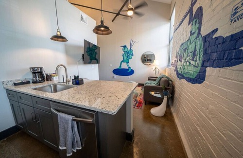 Buchanan Apartamento | Nice 1BR King Bed Apartment: Brewery|River|Downtown