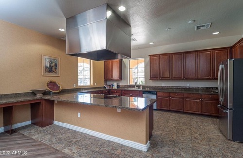 Surprise Condominio | Nice 2 bed/2 bath/2 car garage condo in gated community close to many amenities!