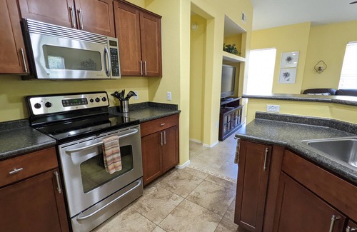 Surprise Condominio | Nice 2 bed/2 bath/2 car garage condo in gated community close to many amenities!