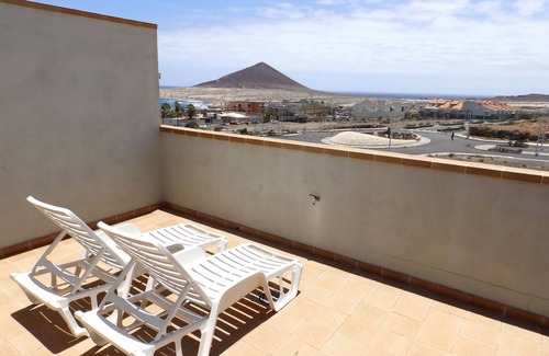 El Medano Apartamento | Bonito apartamento de 2 dormitorios con terraza y azotea.