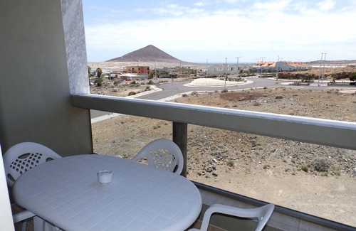 El Medano Apartamento | Bonito apartamento de 2 dormitorios con terraza y azotea.