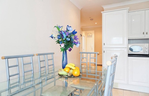 Edmonton Apartamento | Nice 2-bedroom apartment convenient for centre and close to Tottenham stadium