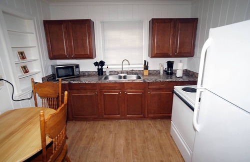 New Bern Cabaña | Nice 2 BR Cottage Near Downtown WIFI and Kitchen