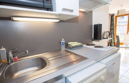 Saint-Jouan-des-Guerets Apartamento | Acogedor apartamento para 4 personas con piscina, WIFI, TV, terraza y aparcamiento