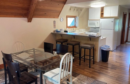 Schnellville Cabina | Nice A-Frame cabin located in an isolated area. Borders Patoka Lake property.