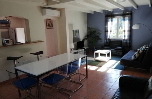 Biot Apartamento | Bonito apartamento con aire acondicionado y terraza, a 1 km del pueblo.