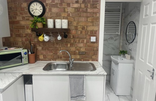 Luton Apartamento | Nice And Cosy Large Studio Near Luton Airport!