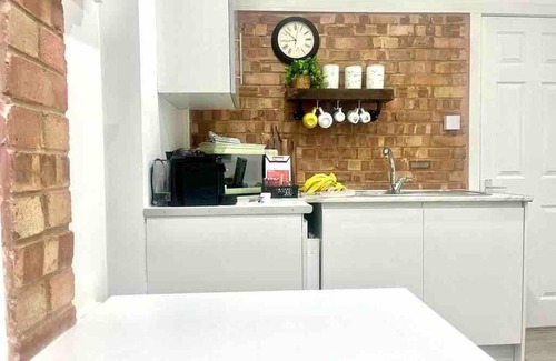 Luton Apartamento | Nice And Cosy Large Studio Near Luton Airport!
