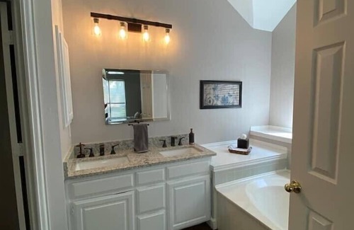 North Central Carrollton Casa | Nice and elegant house ,close to DFW Airport, with fine appliances