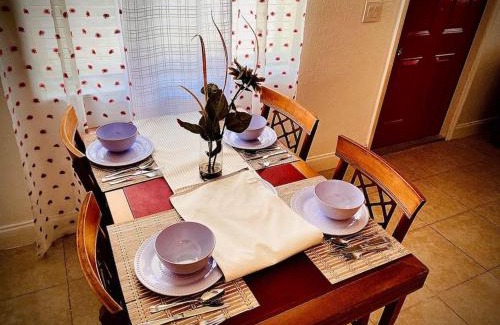 Oakland Park Casa | Nice and Quiet 2 beds 1 bath in Oakland FL