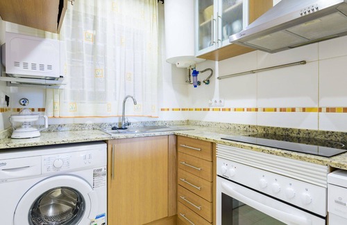 Cabanes Apartamento | Hermoso apartamento para 4 personas con piscina, A/C, TV, terraza, mascotas permitida y aparcamiento