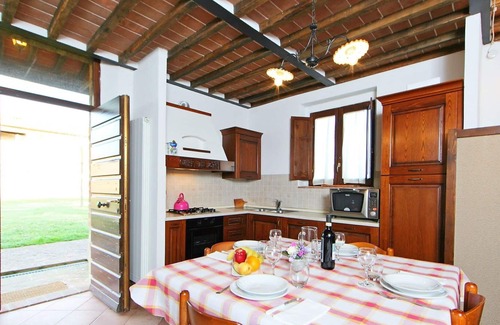 Ponte di Gabbiano Villa | Apartamento en villa con piscina, WIFI, TV, patio, mascotas permitida, aparcamiento, cerca de Siena