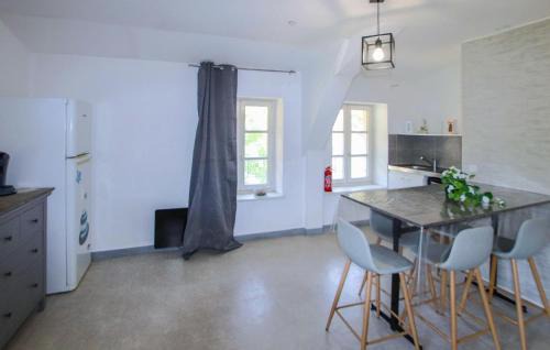 Saint-Germain-Laprade Apartamento | Nice Apartment In Saint-Germain-La-Prade