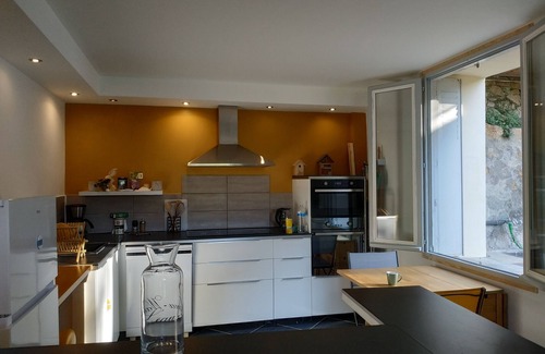 Lamalou-les-Bains Apartamento | Nice apartment 56m², bright, nice view, 9 min from Lamalou center, art and health.