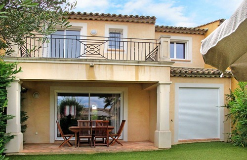 La Rouviere Apartamento | Acogedor apartamento con WIFI, A/C, piscina, TV, patio, mascotas permitida y aparcamiento