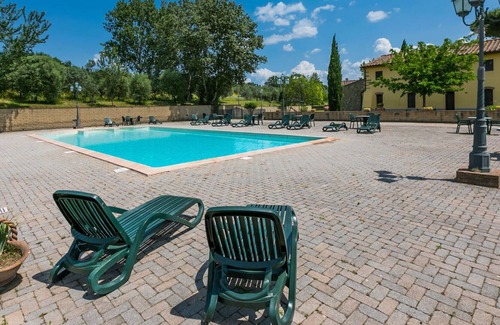 Capraia e Limite Villa | Acogedor apartamento en villa para 4 personas con WIFI, piscina, A/C, TV y aparcamiento