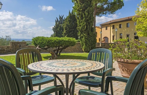 Capraia e Limite Villa | Acogedor apartamento en villa para 4 personas con WIFI, piscina, A/C, TV y aparcamiento