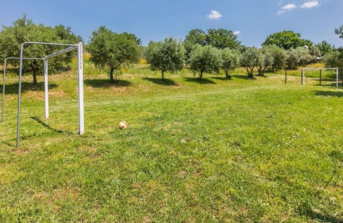 Capraia e Limite Villa | Acogedor apartamento en villa para 4 personas con WIFI, piscina, A/C, TV y aparcamiento