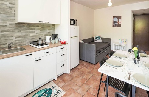 Castello Apartamento | Bonito apartamento para 5 personas con piscina, WIFI, TV y aparcamiento