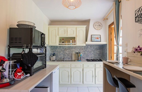 Kerlouan Apartamento | Hermoso apartamento para 2 personas con WIFI, TV, patio, mascotas permitida y aparcamiento