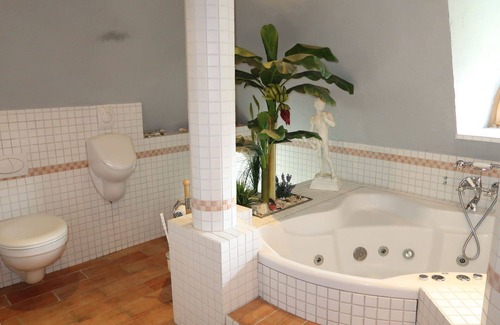 Neugalmsbull Apartamento | Hermoso apartamento con bañera de hidromasaje, WIFI, TV, terraza, mascotas permitida, aparcamiento