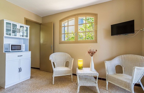 Toulon - Hyeres Apartamento | Precioso apartamento para 2 personas con WIFI, TV, patio y mascotas permitida
