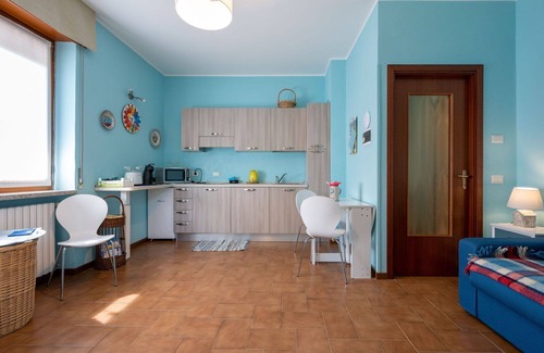 Omegna Apartamento | Precioso apartamento para 2 personas con WIFI, TV, patio, mascotas permitida y aparcamiento