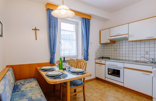 Andriano Apartamento | Hermoso apartamento para 2 personas con piscina, WIFI, TV, patio y aparcamiento