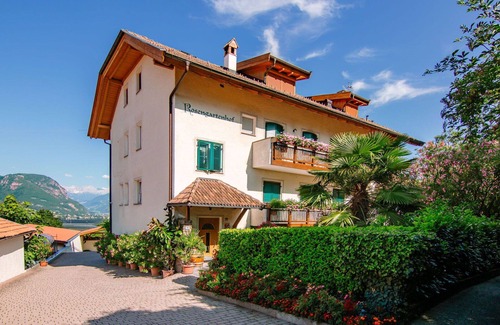 Andriano Apartamento | Hermoso apartamento para 2 personas con piscina, WIFI, TV, patio y aparcamiento