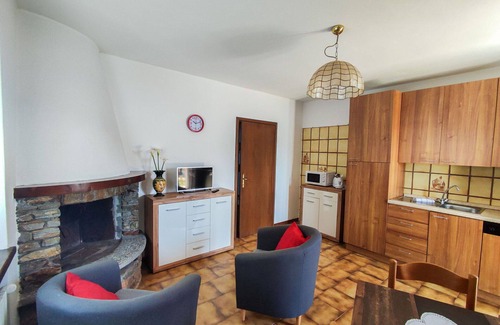 Dongo Apartamento | Bonito apartamento con jacuzzi, piscina, WIFI, TV, patio y aparcamiento