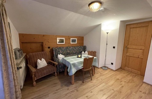 Farchant Apartamento | Bonito apartamento para 3 personas con WIFI, TV, balcón y aparcamiento