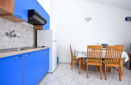 Tribanj Apartamento | Acogedor apartamento para 3 personas con WIFI, A/C, TV, terraza y aparcamiento