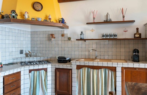 Artallo Apartamento | Acogedor apartamento para 4 personas con WIFI, A/C, TV, patio y aparcamiento