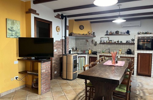 Artallo Apartamento | Acogedor apartamento para 4 personas con WIFI, A/C, TV, patio y aparcamiento