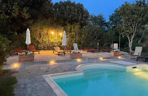 Cinigiano Apartamento | Precioso apartamento para 4 personas con piscina, A/C, TV, mascotas permitida y aparcamiento