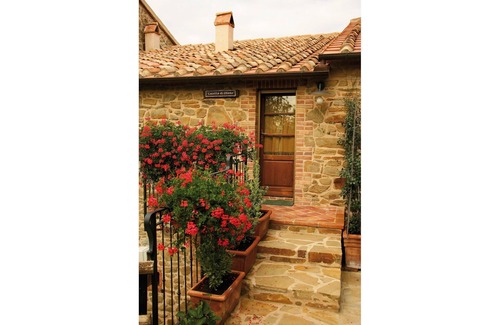 Cinigiano Apartamento | Precioso apartamento para 4 personas con piscina, A/C, TV, mascotas permitida y aparcamiento