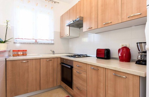 Martina Apartamento | Hermoso apartamento para 4 personas con A/C, WIFI, TV, terraza y aparcamiento