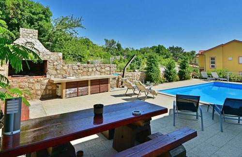 Ribarica Apartamento | Precioso apartamento con piscina, WIFI, A/C, TV, terraza, mascotas permitida y aparcamiento