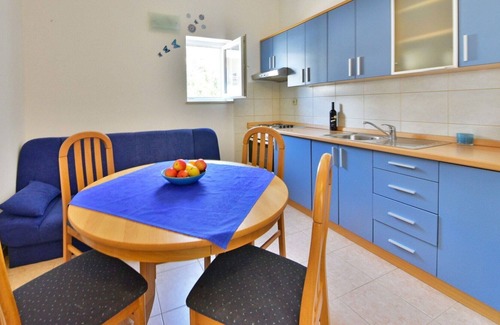 Ribarica Apartamento | Precioso apartamento con piscina, WIFI, A/C, TV, terraza, mascotas permitida y aparcamiento