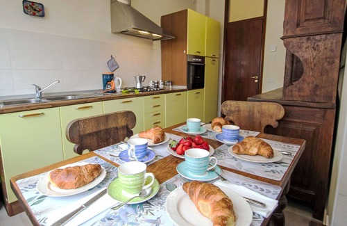 Pallanza Apartamento | Hermoso apartamento para 5 personas con WIFI, TV, balcón y aparcamiento