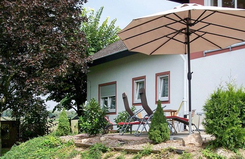 Friesenheim Apartamento | Bonito apartamento para 6 personas con WIFI, TV, patio y aparcamiento