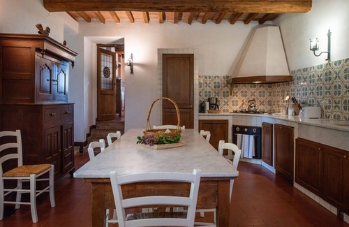 Siena Apartamento | Acogedor apartamento para 8 personas con WIFI, jacuzzi, piscina, mascotas permitida y aparcamiento