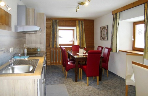 Unterlaengenfeld Apartamento | Maravillosa casa de vacaciones para 10 personas con WIFI, TV, balcón y aparcamiento