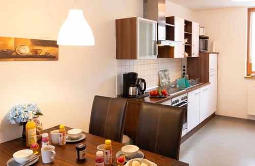 Lubmin Apartamento | Acogedor apartamento para 4 personas con WIFI, TV, terraza, mascotas permitida y aparcamiento