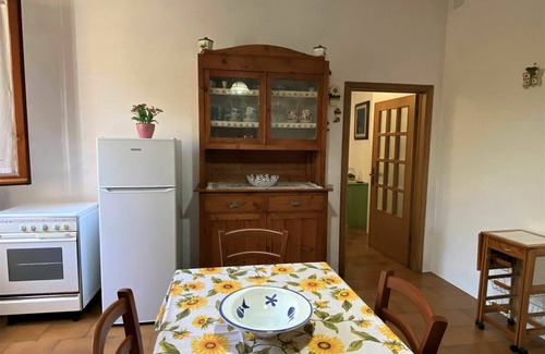 Riparbella Apartamento | Bonito apartamento para 4 personas con WIFI, patio, mascotas permitida y aparcamiento